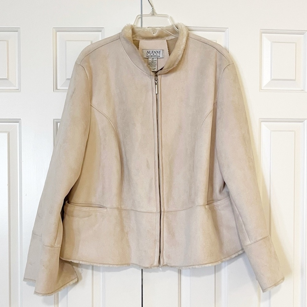 Alfani Faux Suede Cream Beige Full Zip Jacket. Fully lined w faux fur. Womens 2X
